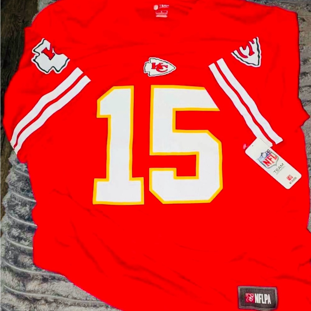 Kansas City Chiefs NFL Red Football T-Shirt ( Jersey )